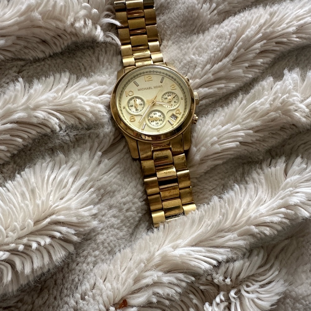 Michael Kors Radiant Gold chronograph MK5055
Face 40mm